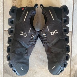 On Cloud 5 Waterproof Shoes - size 8